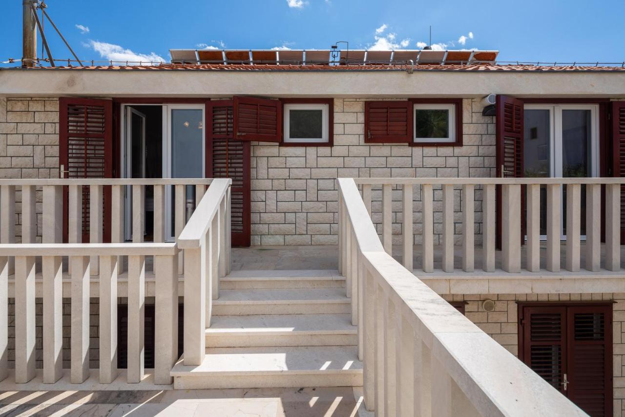Beachfront Xxl - 2 Apartments Together - Lokva Rogoznica Luaran gambar