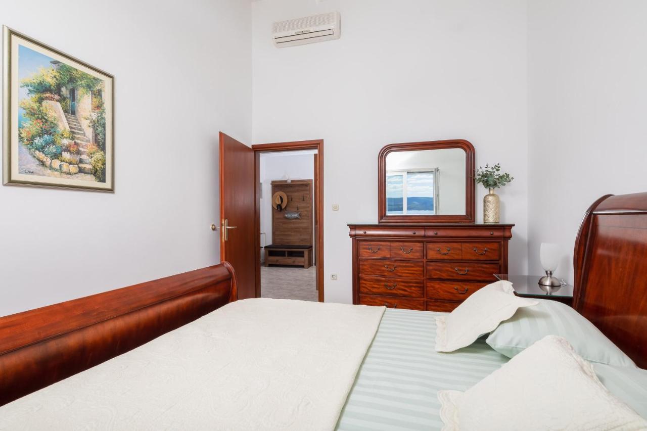 Beachfront Xxl - 2 Apartments Together - Lokva Rogoznica Luaran gambar