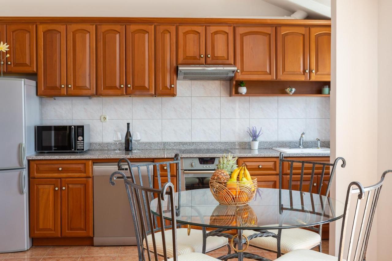 Beachfront Xxl - 2 Apartments Together - Lokva Rogoznica Luaran gambar