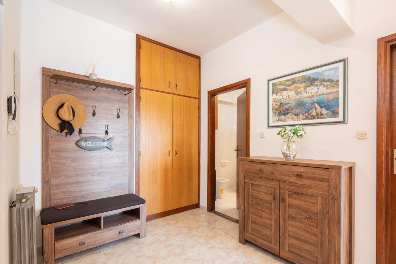 Beachfront Xxl - 2 Apartments Together - Lokva Rogoznica Luaran gambar