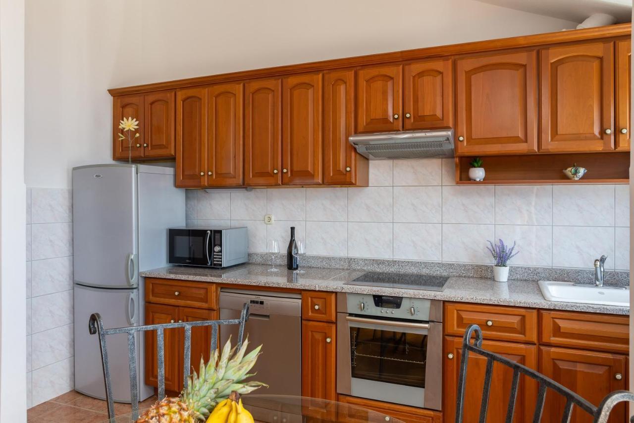 Beachfront Xxl - 2 Apartments Together - Lokva Rogoznica Luaran gambar